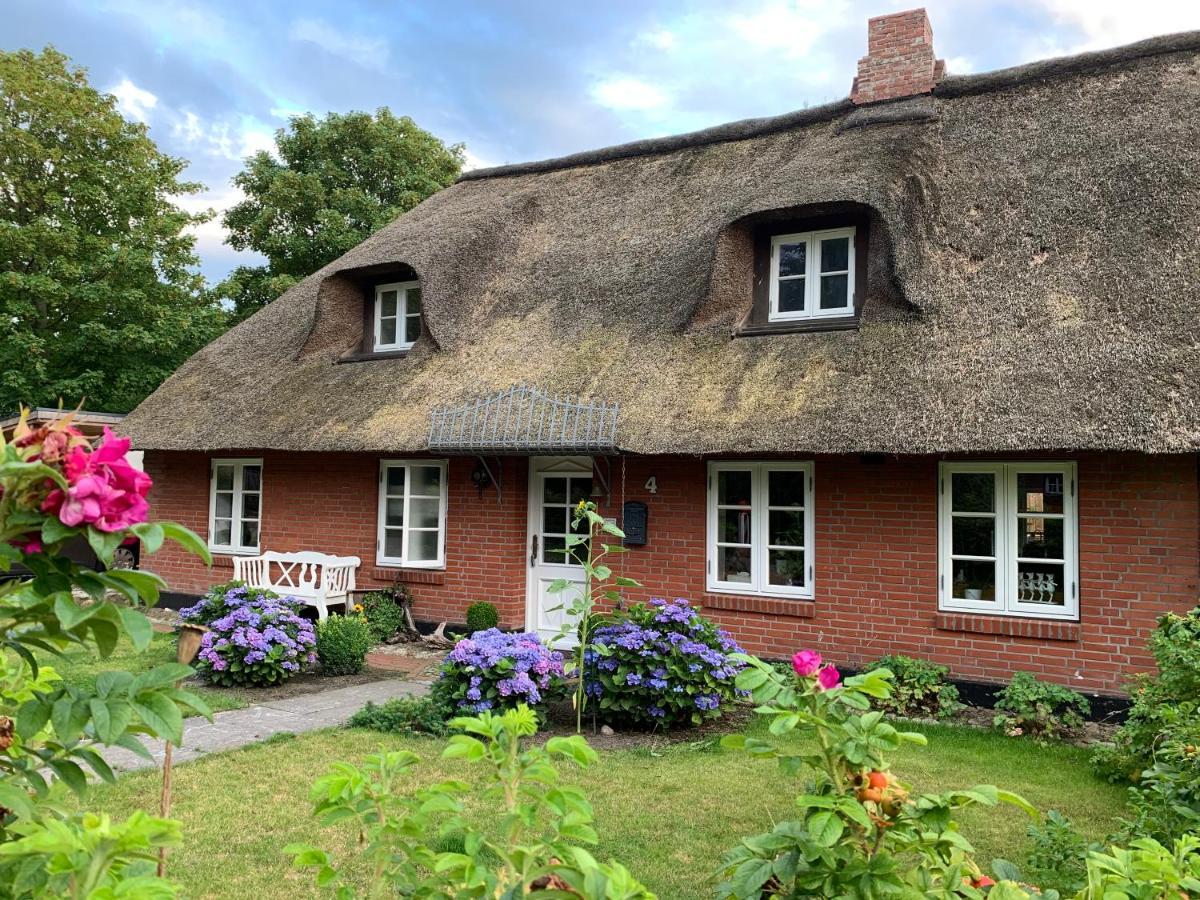 Nordsee-Traum Unter Reet Villa Almdorf Exterior foto